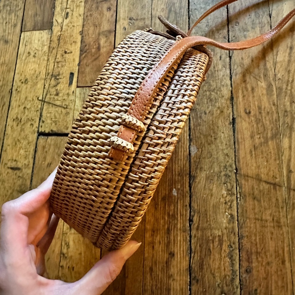 AMERII BROWN ROUND RATTAN BAG - Picture 5 of 14